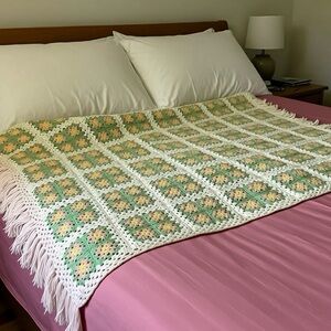 Crochet Granny Square Throw Blanket in Pink, Green & Yellow. 55“ x 44“. Pretty!